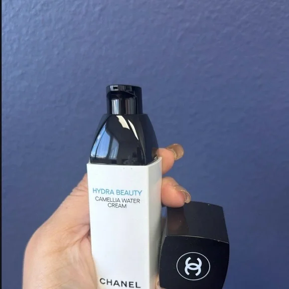 CHANEL Black and White Primer for Flawless Makeup - Picture 2 of 3